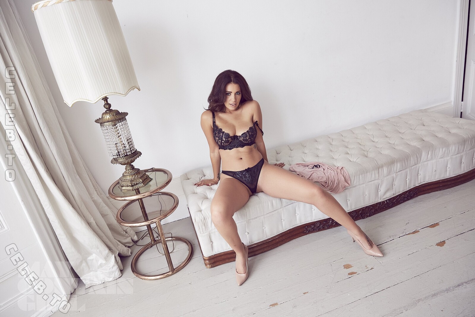 Holly Peers nude photo 3