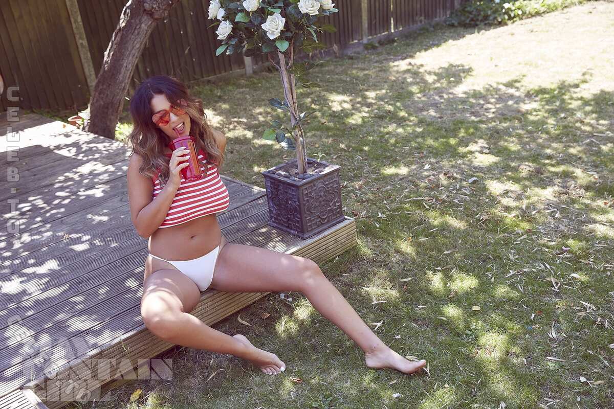 Holly Peers nude photo 8