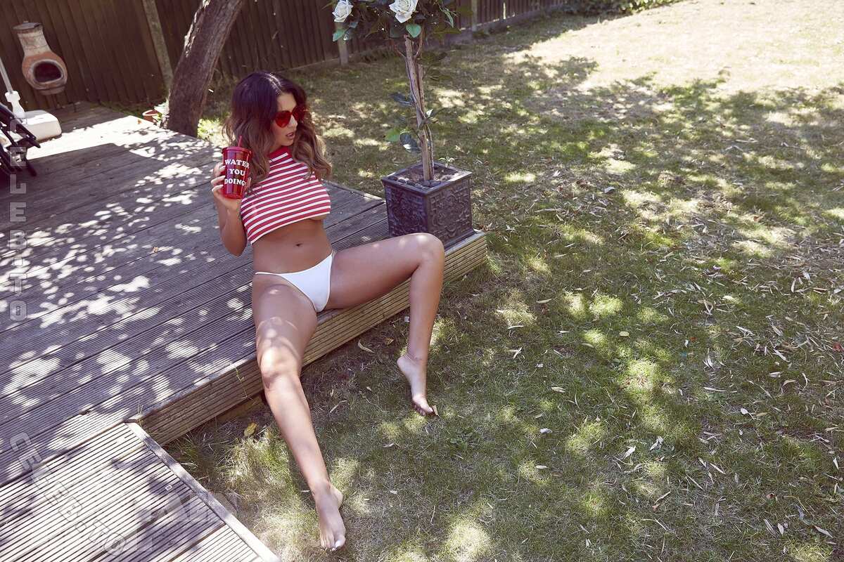 Holly Peers nude photo 11