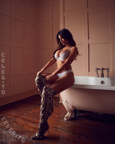 Holly Peers nude photo 96