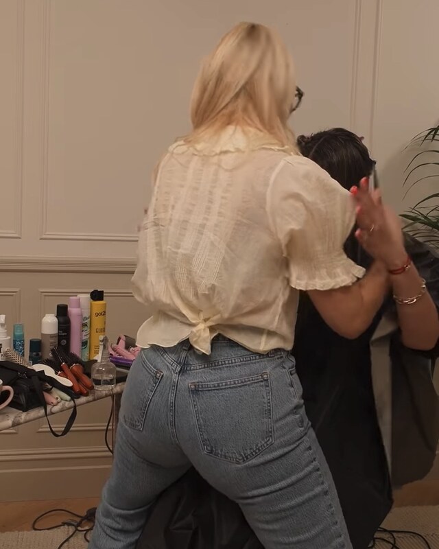 Holly Willoughby nude photo 4