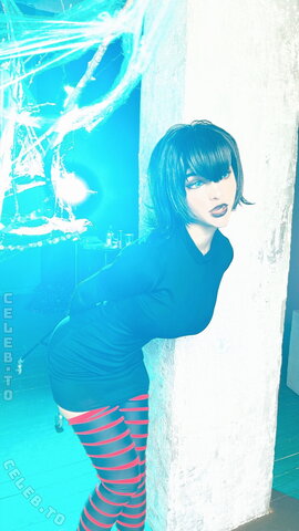 Hologana nude photo 33