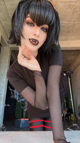 Hologana nude photo 21