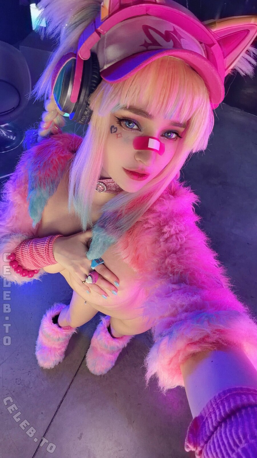 Hologana nude photo 12