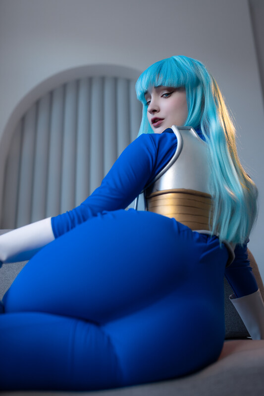 Hologana nude photo 2