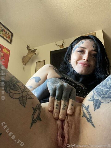 Hon3yxmilk nude photo 6