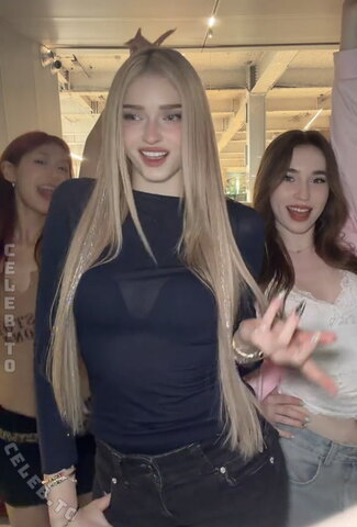 HoneyPuu nude photo 3