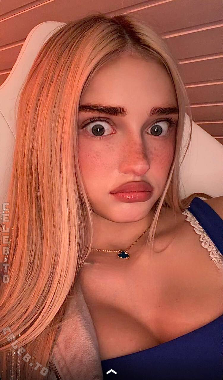 HoneyPuu nude photo 1