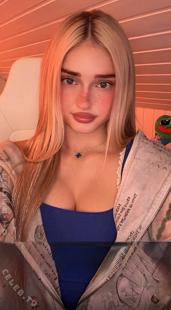 HoneyPuu nude photo 2
