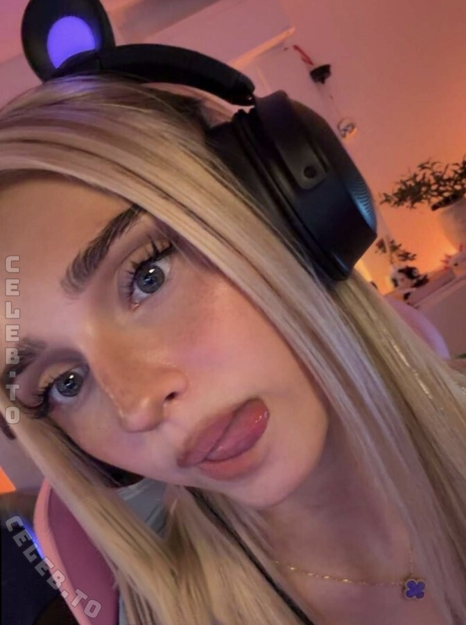 HoneyPuu nude photo 1