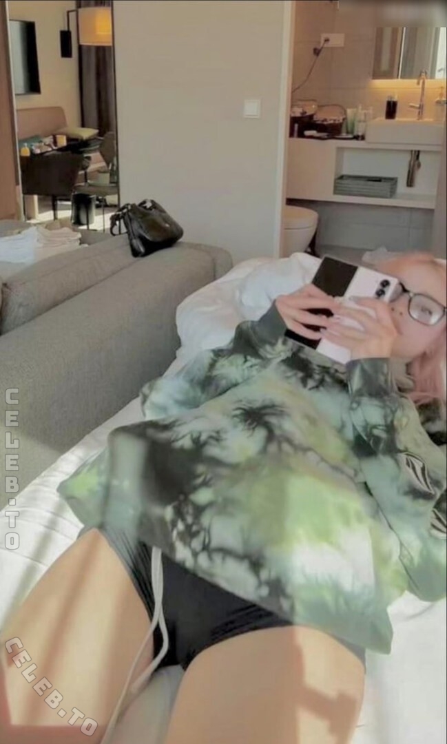 HoneyPuu nude photo 1
