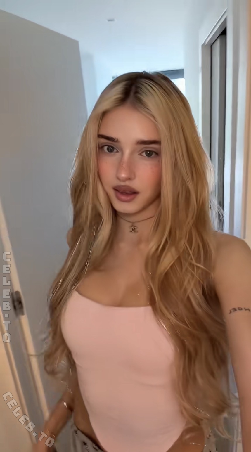HoneyPuu nude photo 3