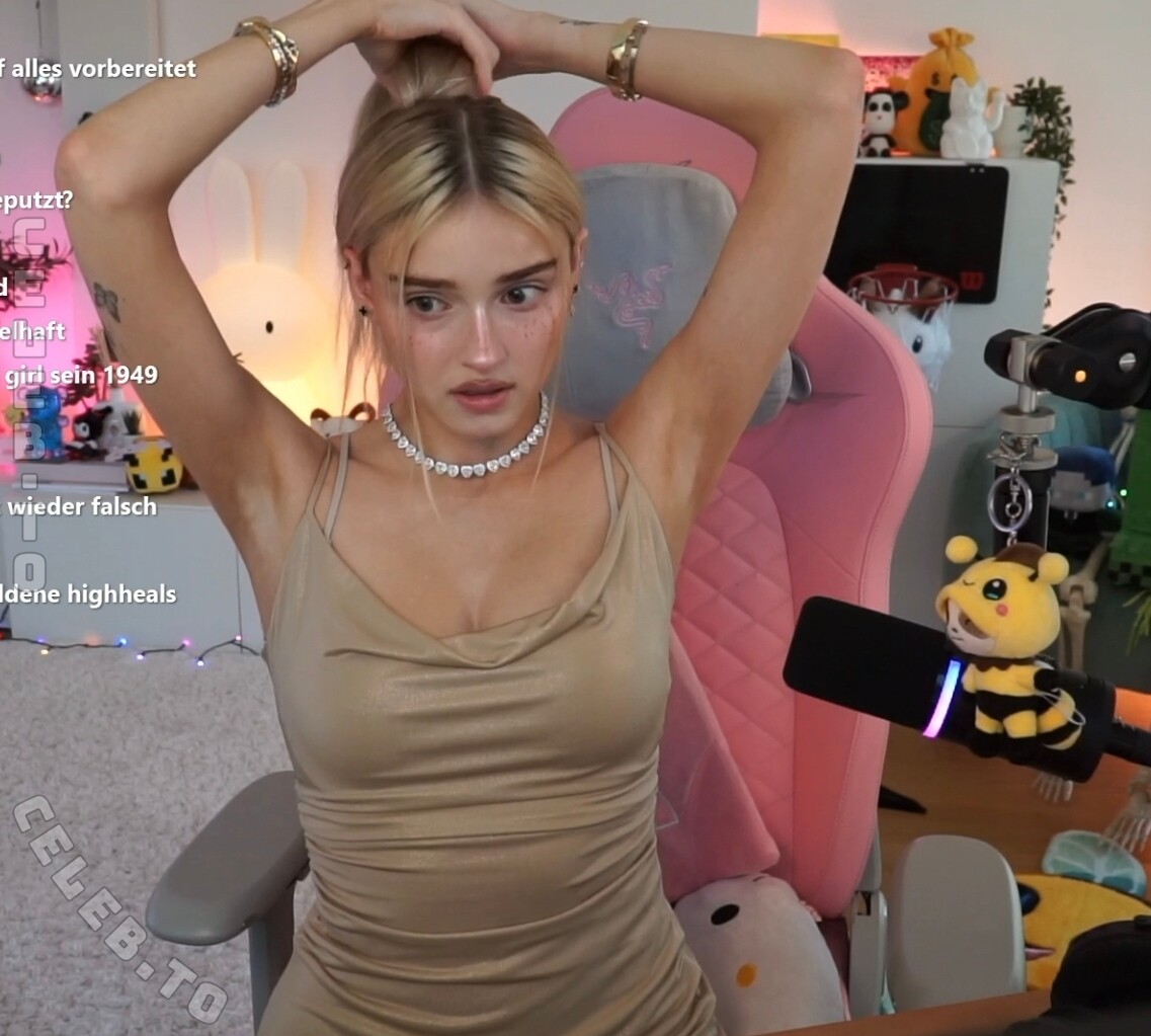 HoneyPuu nude photo 4