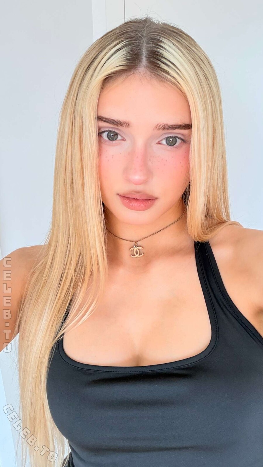 HoneyPuu nude photo 2