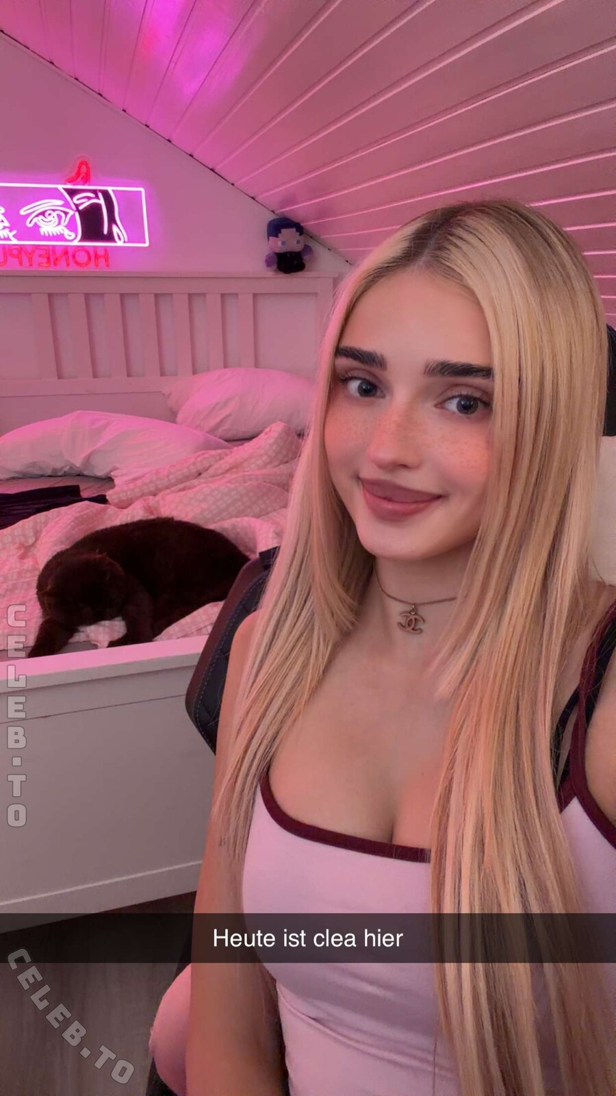 HoneyPuu nude photo 2