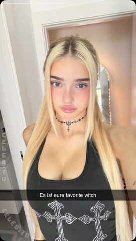 HoneyPuu nude photo 2