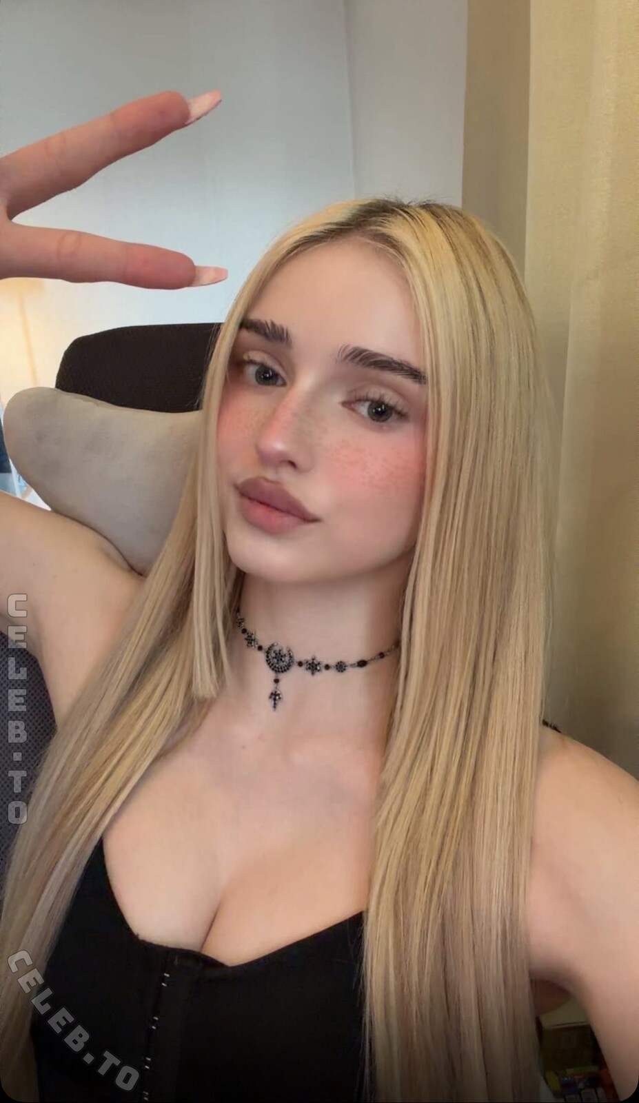 HoneyPuu nude photo 2
