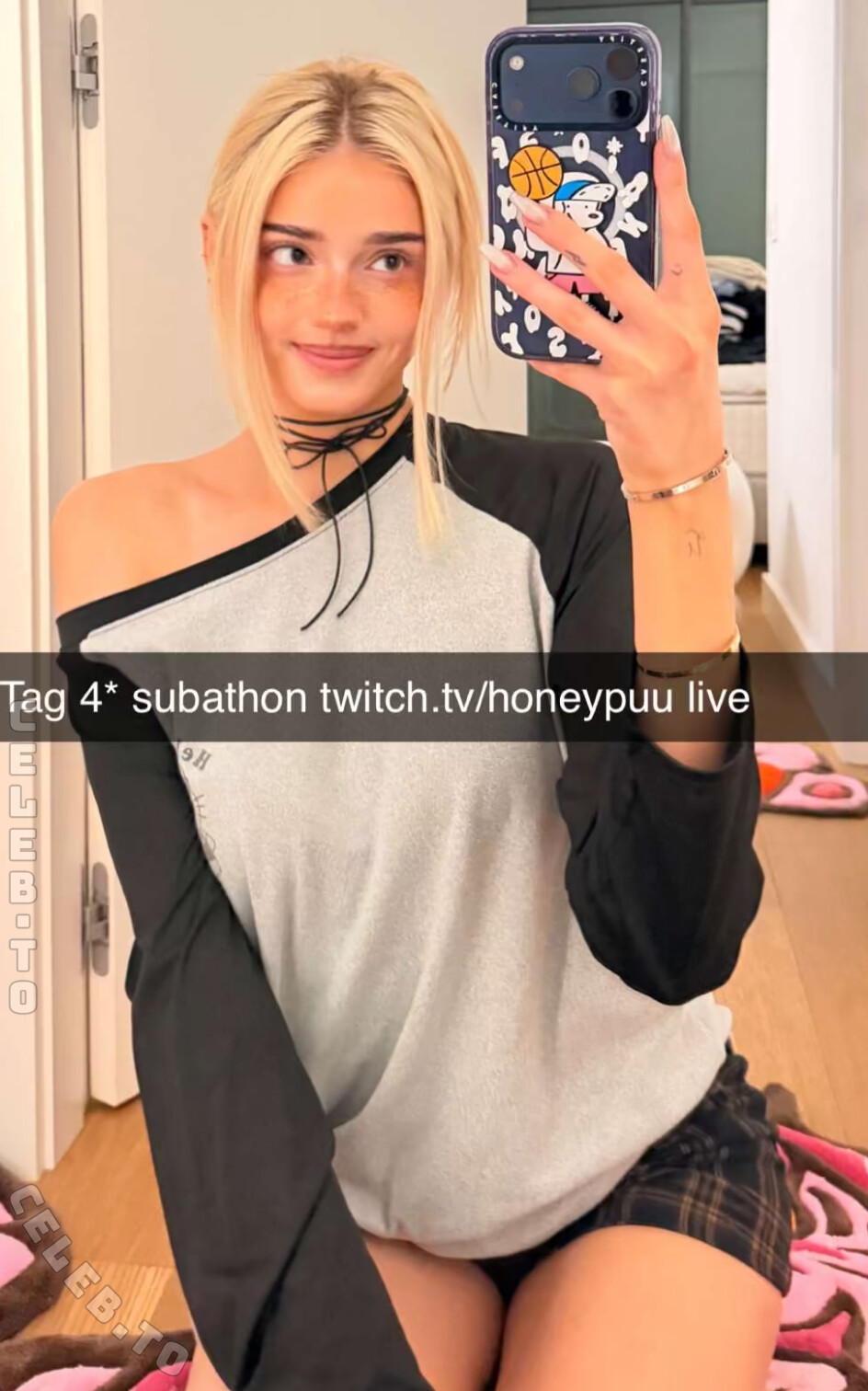 HoneyPuu nude photo 2