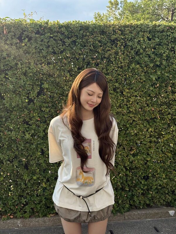 Hong Eunchae nude photo 4