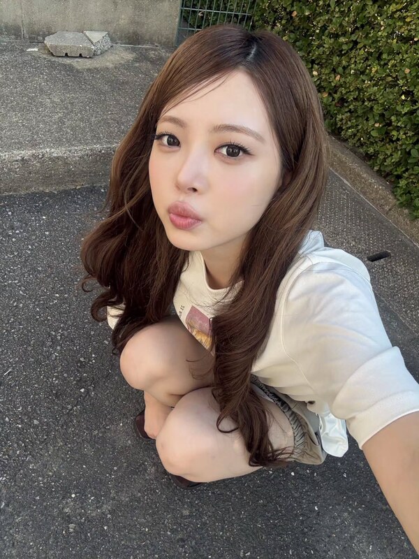 Hong Eunchae nude photo 6