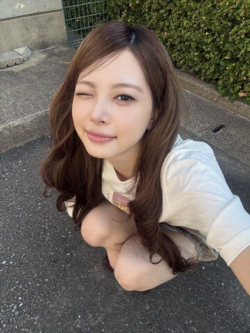 Hong Eunchae nude photo 2
