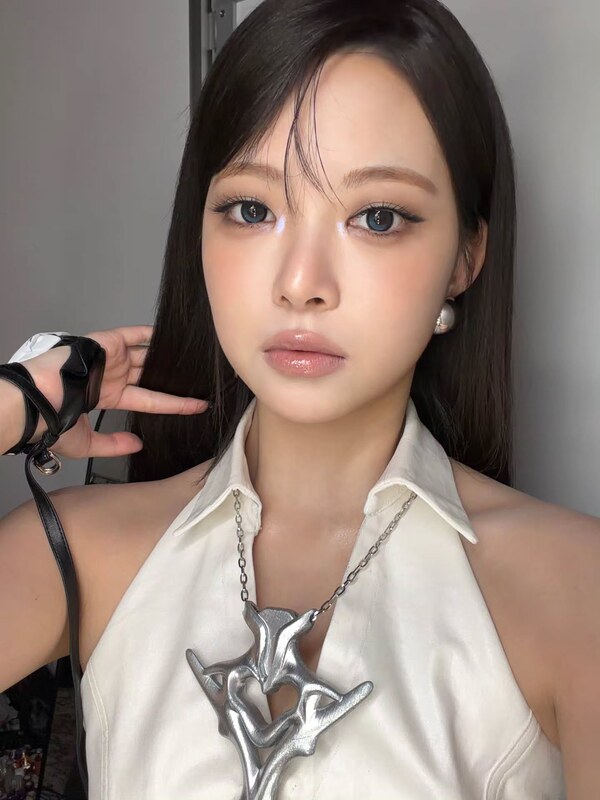 Hong Eunchae nude photo 4