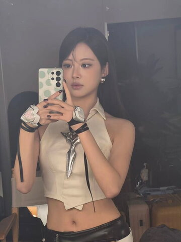 Hong Eunchae nude photo 23