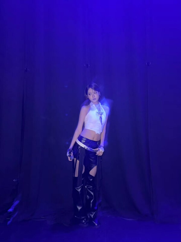 Hong Eunchae nude photo 6