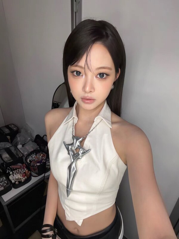 Hong Eunchae nude photo 7