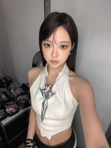 Hong Eunchae nude photo 21