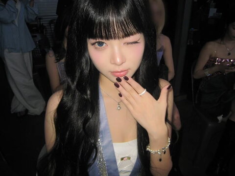 Hong Eunchae nude photo 15