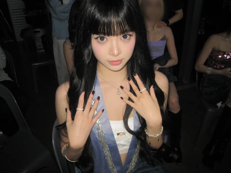 Hong Eunchae nude photo 4
