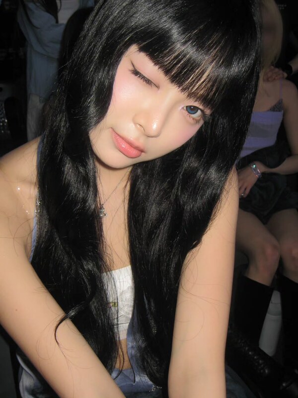 Hong Eunchae nude photo 6