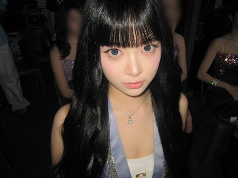 Hong Eunchae nude photo 11