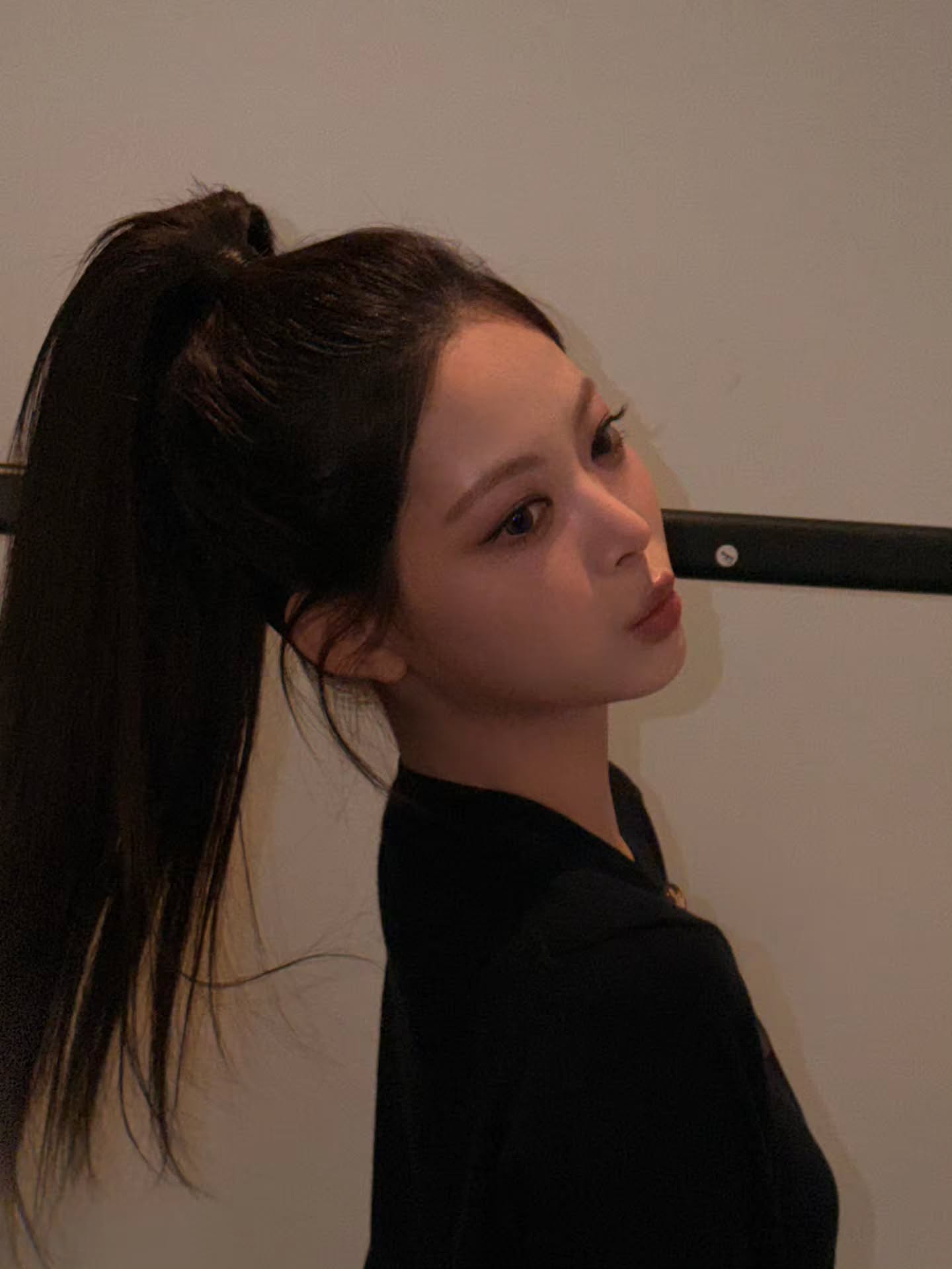 Hong Eunchae nude photo 6