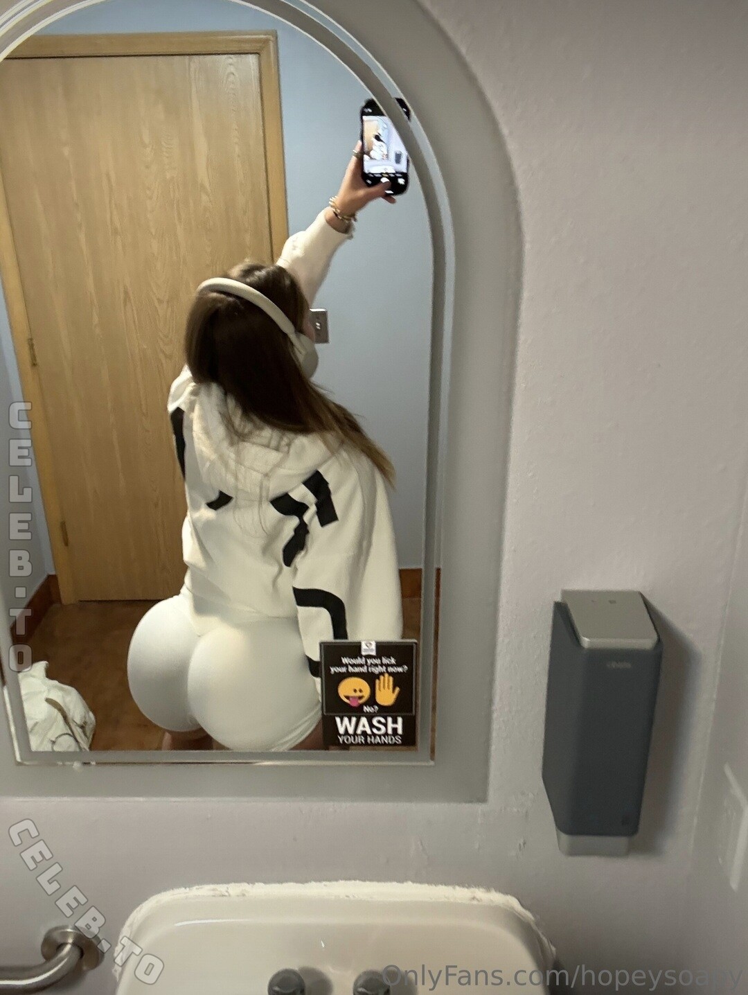 Hope Ann nude photo 3