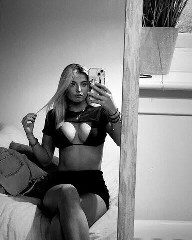 Hope Docherty nude
