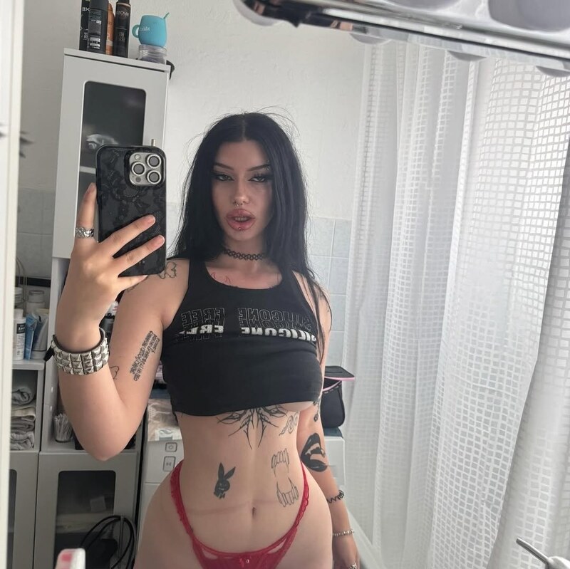 Hot german goth nude photo 12