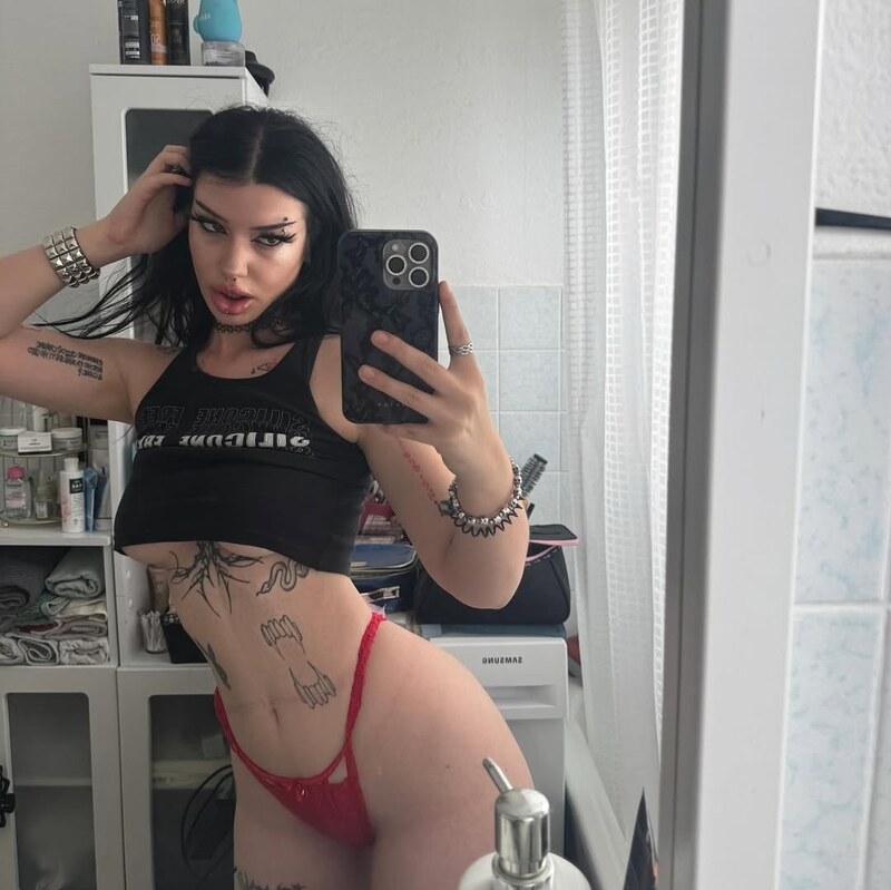Hot german goth nude photo 15