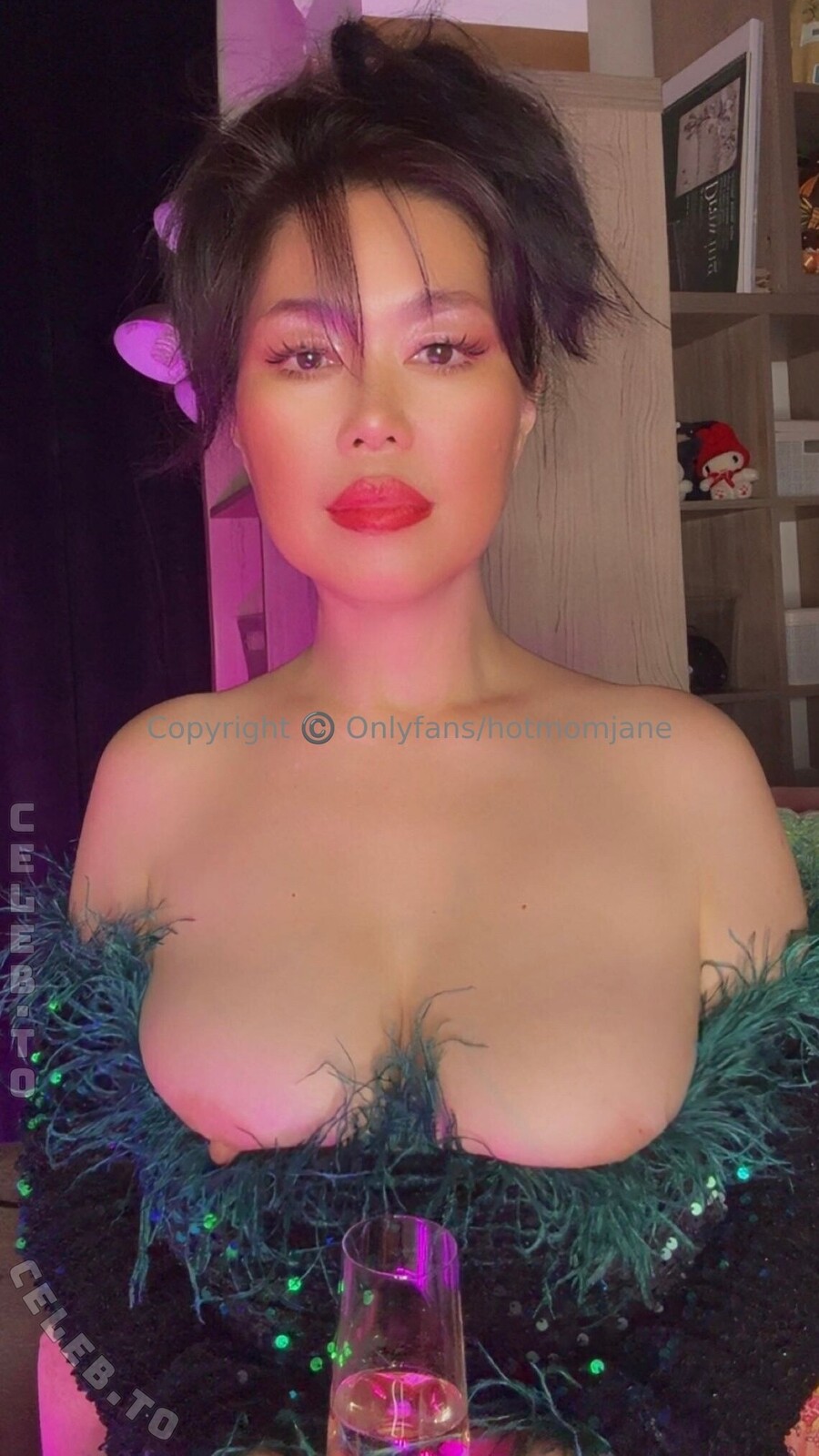 HotMomJane nude photo 3
