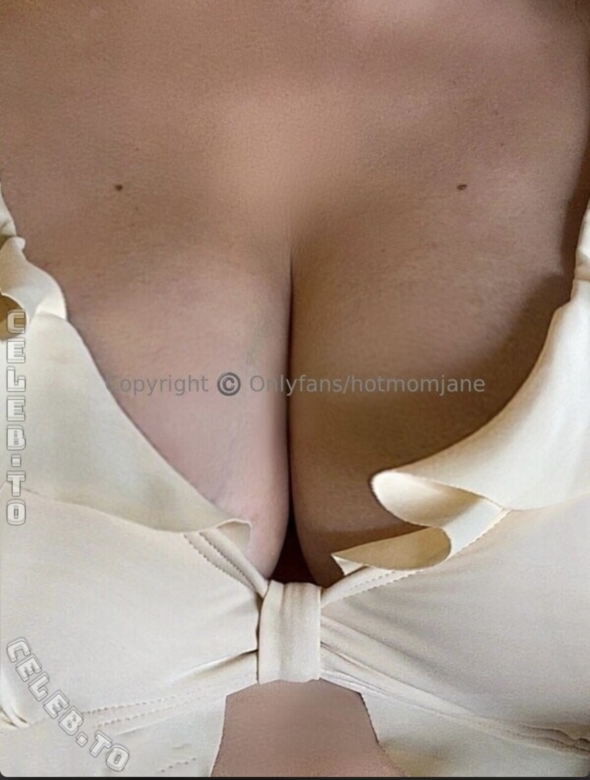 HotMomJane nude photo 3