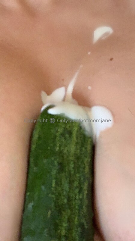 HotMomJane nude photo 3