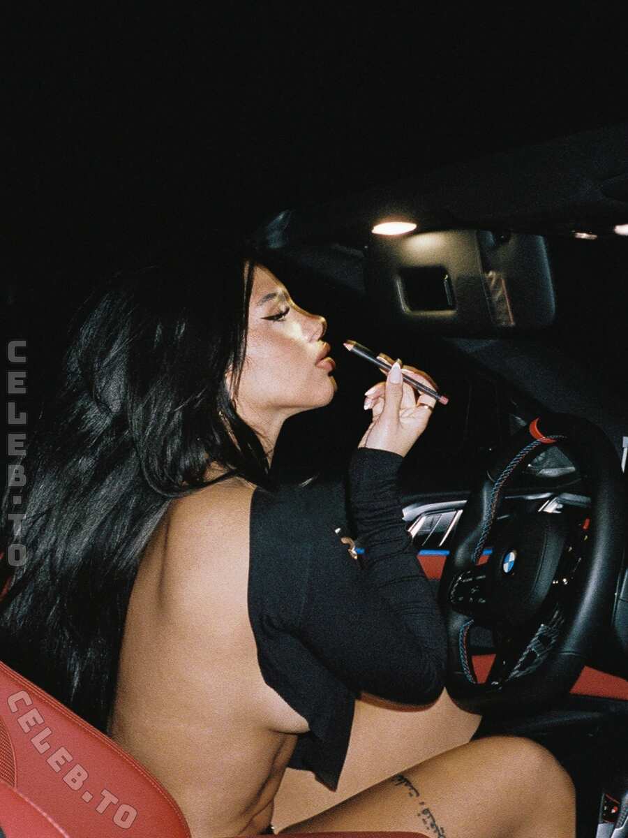 Hudabubbaaa nude photo 2