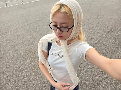 Huh Yunjin nude photo 6