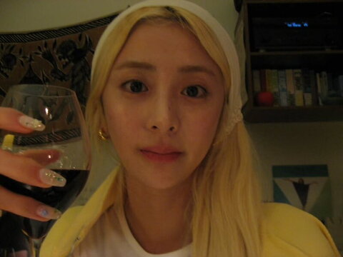Huh Yunjin nude photo 4