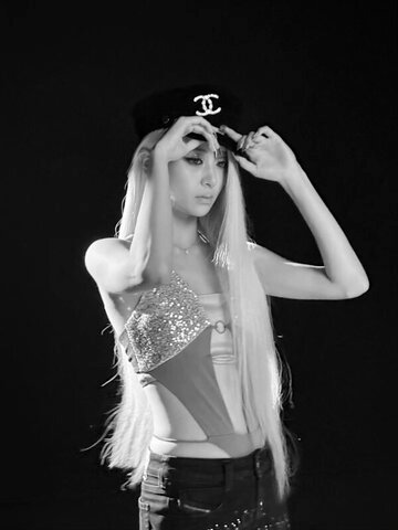 Huh Yunjin nude photo 90