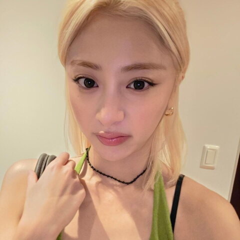Huh Yunjin nude photo 78