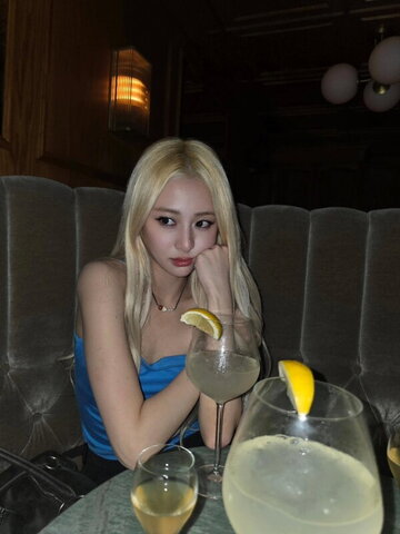 Huh Yunjin nude photo 61