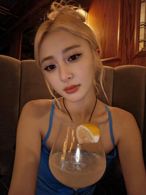 Huh Yunjin nude photo 7