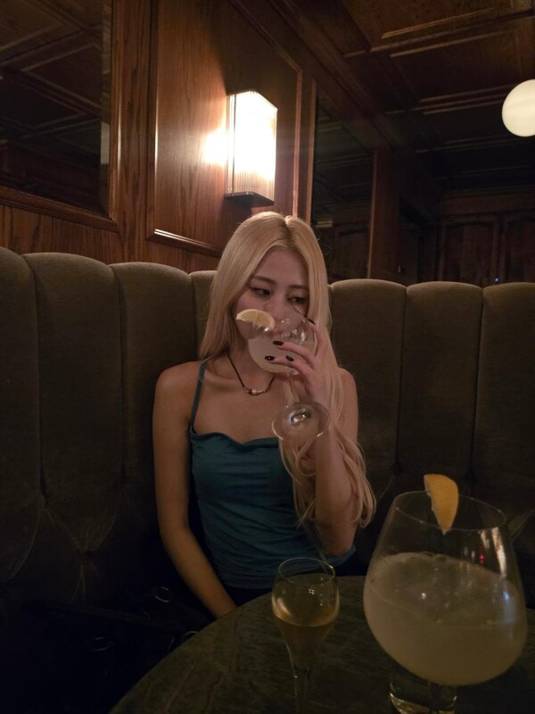 Huh Yunjin nude photo 10